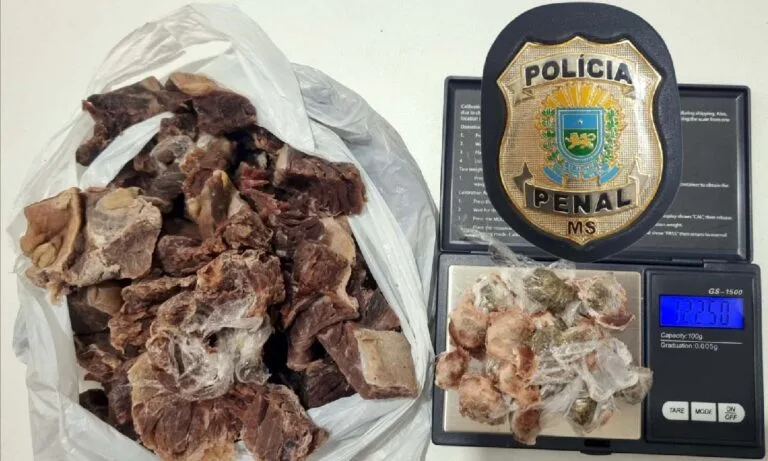 Mulher é flagrada com drogas escondidas em pacote de carne seca em Corumbá