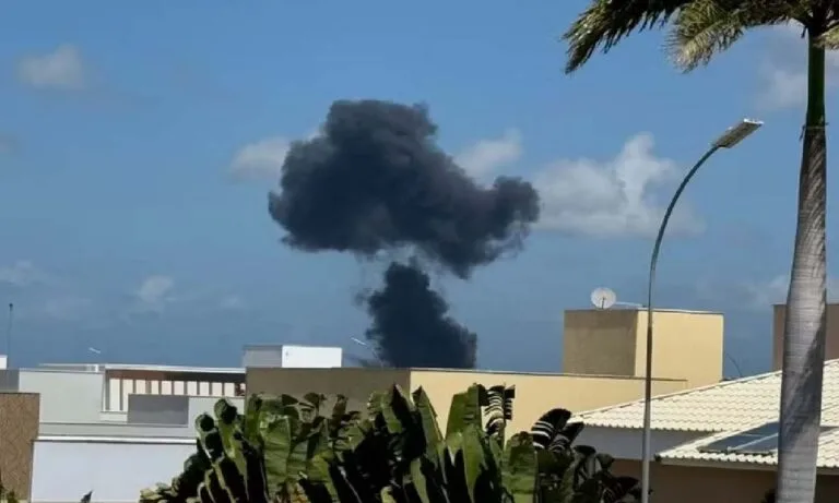 Caça da FAB cai em Natal após pane durante voo de treinamento