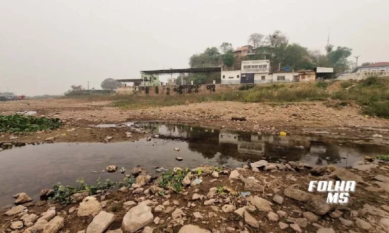 seca no rio paraguai em Corumbá
