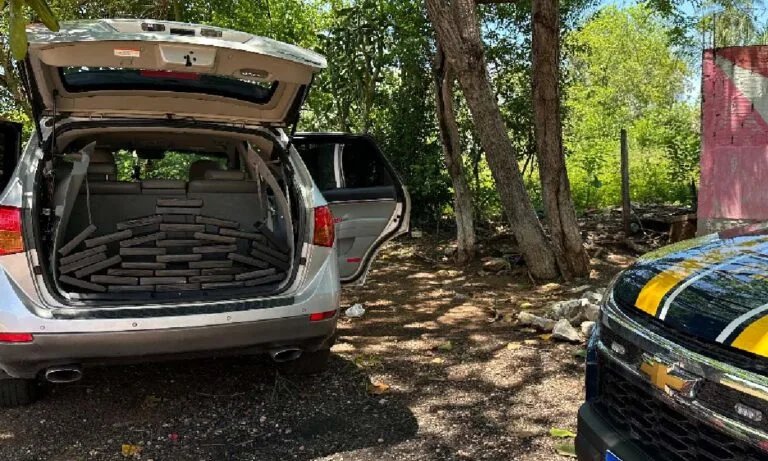 PRF apreende 38,2 kg de cocaína em veículo boliviano na BR-262