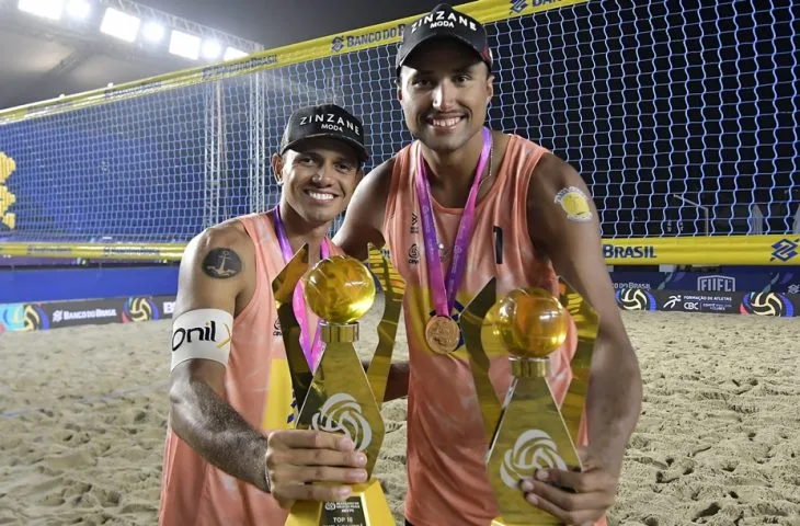 Leia mais sobre o artigo Sul-mato-grossense é campeão da temporada 2024 do Circuito Brasileiro de Vôlei de Praia