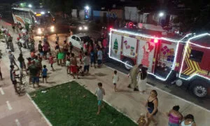 Leia mais sobre o artigo Corpo de Bombeiros e instituto Novo Olhar realizam caravana de Natal em Corumbá e Ladário