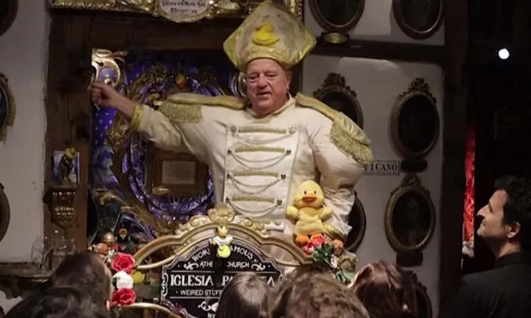 Paticano: a “igreja” inusitada em Madrid onde o pato de borracha é venerado