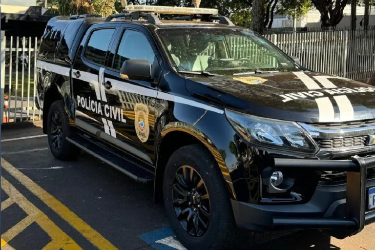 Criança indígena de 10 anos morre ao cair de carreta em movimento na região central de Amambai; polícia investiga o caso.