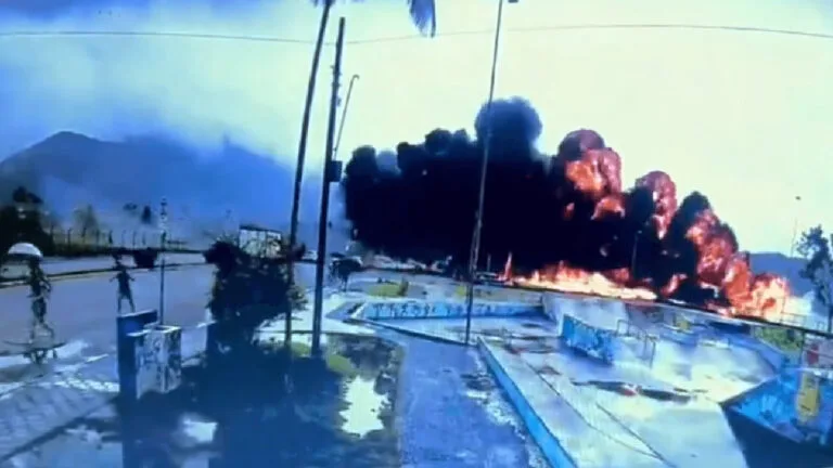 Acidente em praia de Ubatuba: avião explode e cai no mar com cinco pessoas a bordo