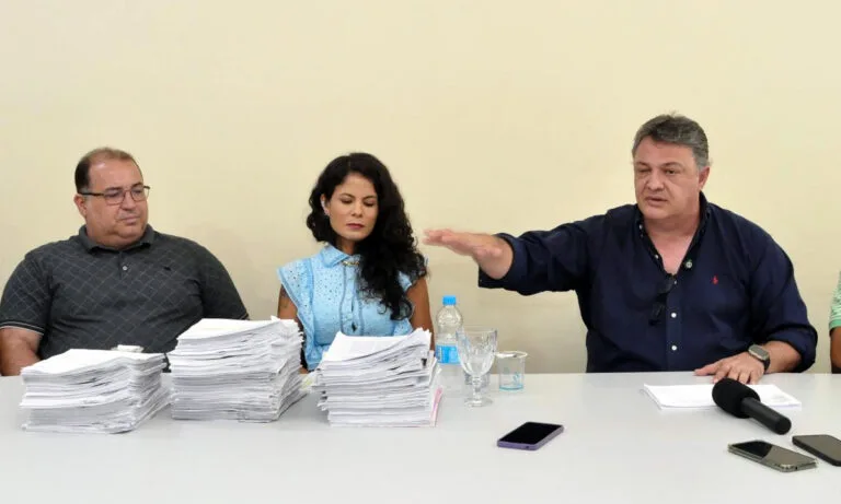 Prefeito de Ladário revela rombo de R$ 36 milhões e pede auditoria no TCE