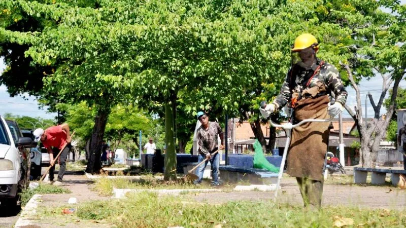 mutirão de limpeza em Ladário