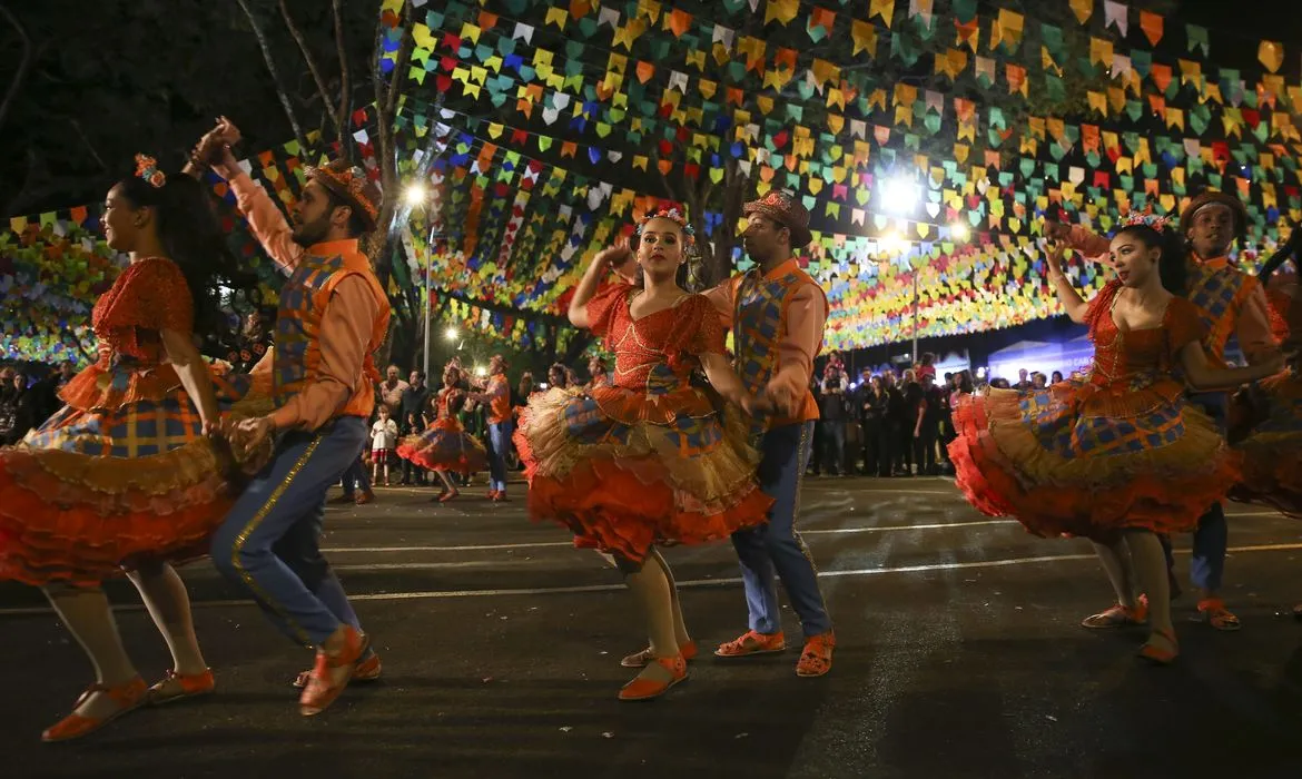 No momento, você está visualizando Festa popular preferida do brasileiro é a junina, e não o carnaval