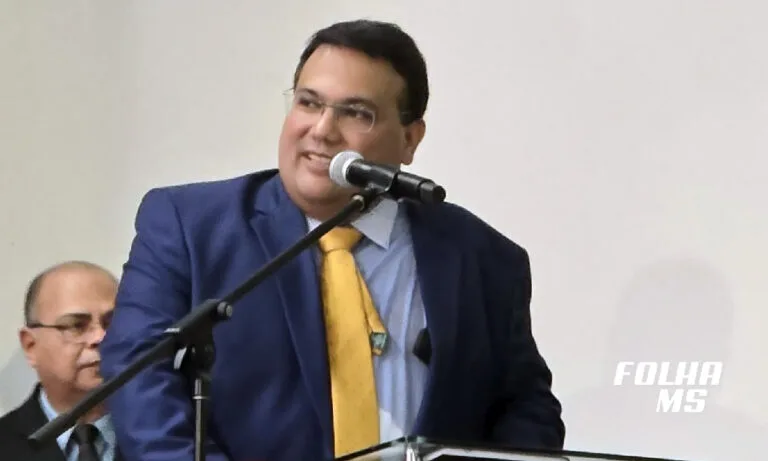 Justiça suspende contrato de R$ 733 mil da Prefeitura de Corumbá com empresa de familiares do prefeito. Entenda o caso e as implicações.