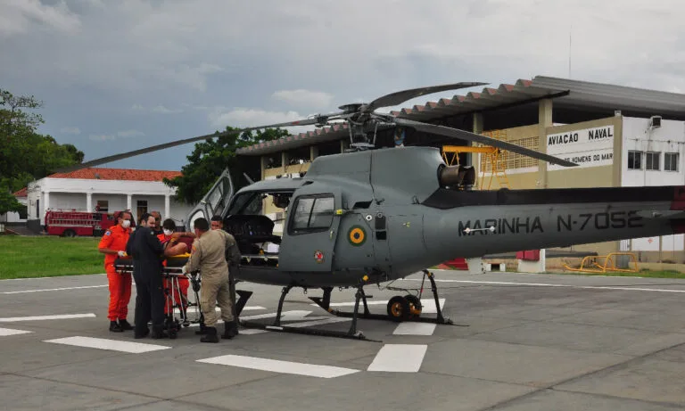Marinha resgata homem que caiu de motocicleta em fazenda no Pantanal