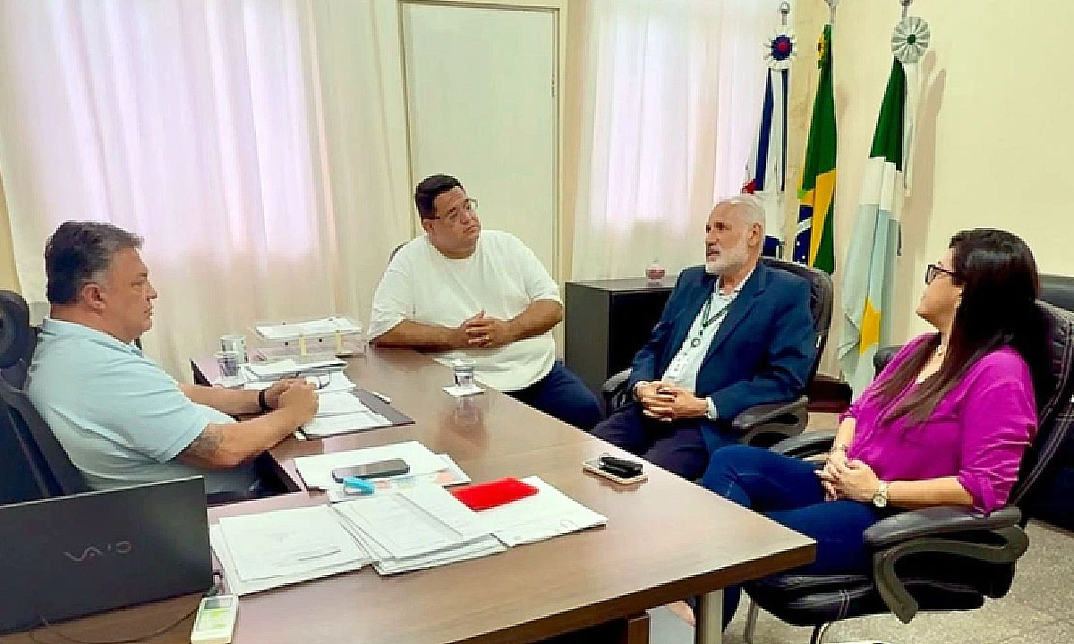 Prefeito de Ladário e representante do Ministério da Saúde