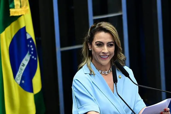 No momento, você está visualizando Soraya Thronicke retira candidatura à presidência do Senado e reforça compromisso com pautas femininas e transparência