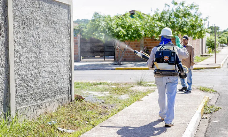 Corumbá reduz infestação predial do Aedes aegypti para 0,96%, abaixo do limite seguro do Ministério da Saúde.