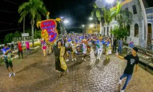 Leia mais sobre o artigo No embalo das marchinhas, Sandálias de Frei Mariano esquenta o Carnaval de Corumbá