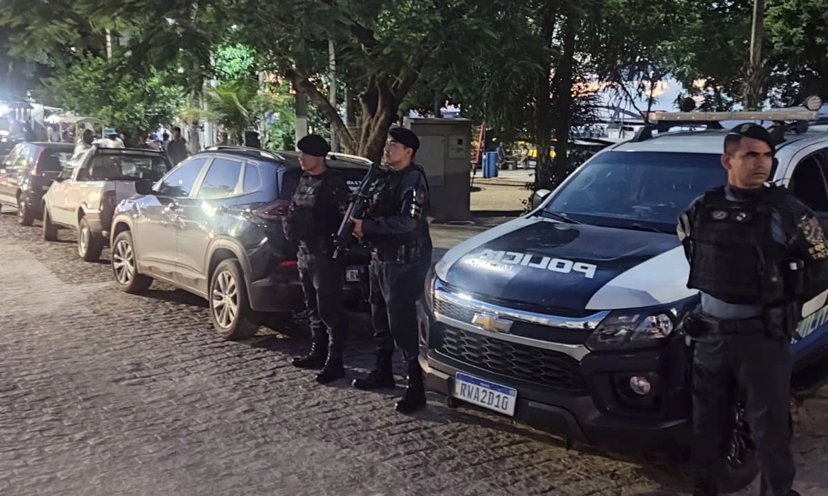 Cliente embriagado é detido após confusão em restaurante no centro de Corumbá; caso envolveu ameaças a funcionários e policiais.