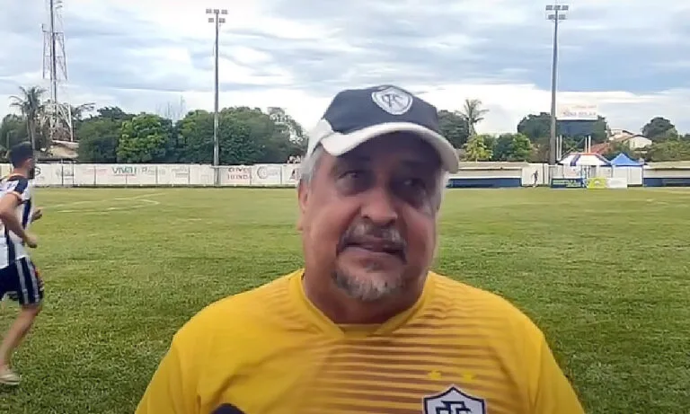 Corumbaense demite técnico