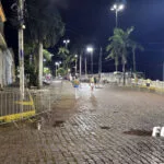 Carnaval de Corumbá: escolas desfilam sem avaliação após danos por chuva