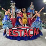 Estação Primeira do Pantanal leva nostalgia ao desfile com enredo sobre memórias do Carnaval