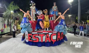 Leia mais sobre o artigo Estação Primeira do Pantanal leva nostalgia ao desfile com enredo sobre memórias do Carnaval