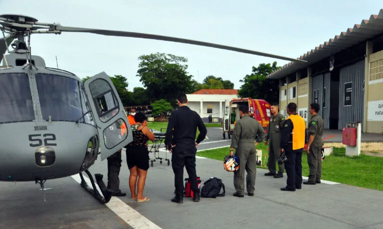 Marinha do Brasil realiza resgate de jovem no Pantanal