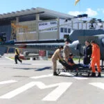 Homem é resgatado de helicóptero pela Marinha no Pantanal