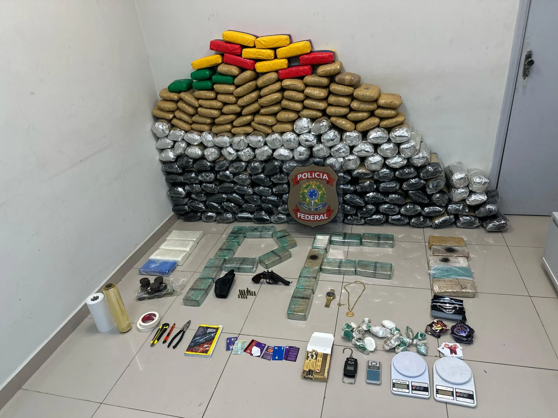 No momento, você está visualizando PF apreende mais de 130 kg de drogas em pousada no centro de Corumbá