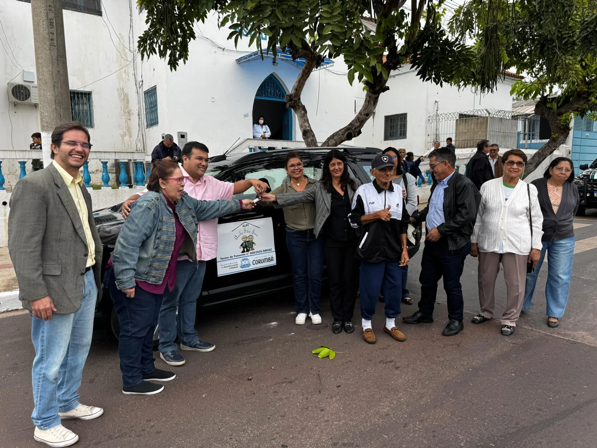 Leia mais sobre o artigo Prefeitura entrega veículo ao Asilo São José em Corumbá