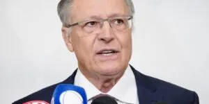 Leia mais sobre o artigo Alckmin se reúne com big techs para discutir tarifaço de Trump