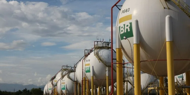 Petrobras anuncia queda de 14% no preço do gás natural para distribuidoras