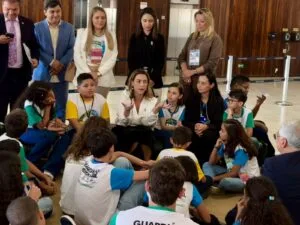 Leia mais sobre o artigo Senadora Soraya Thronicke recebe alunos da rede pública de MS no Congresso Nacional