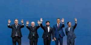 Leia mais sobre o artigo Lula e outros líderes convocam instituições em defesa da democracia