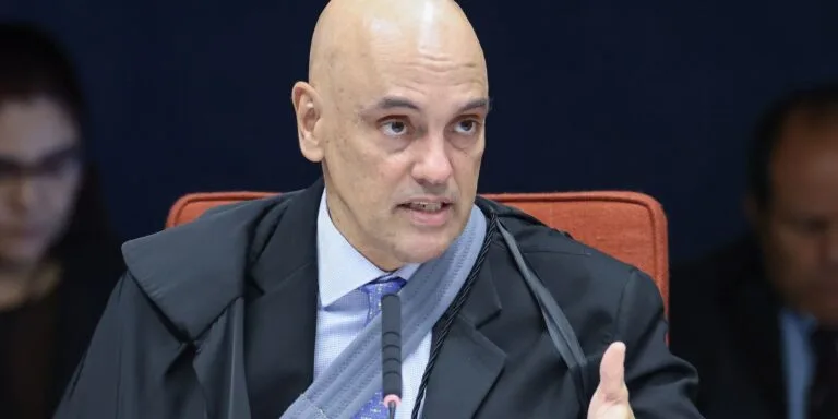 Moraes: Bolsonaro pode ser preso se usar rede social de outras pessoas