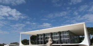 Leia mais sobre o artigo Moraes abre apuração sobre insider trading antes de tarifaço de Trump