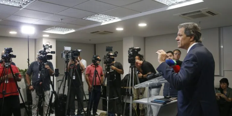 Tesouro dos EUA procura Haddad para agendar reunião sobre tarifaço