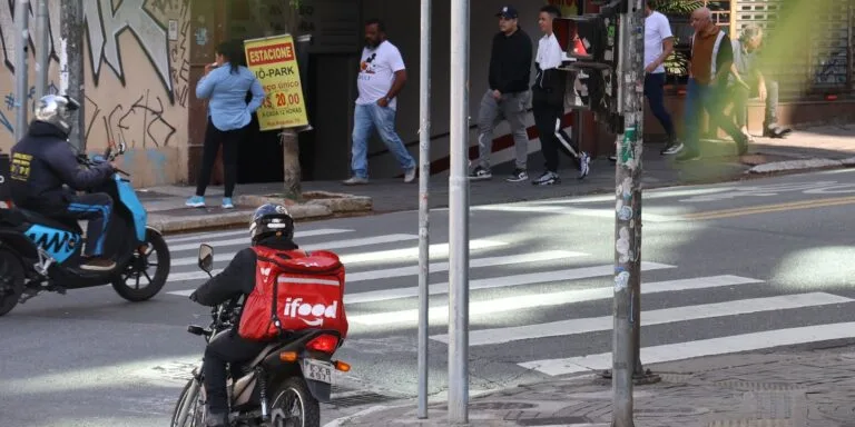 Votação de vínculo entre motoristas e apps será em 30 dias, diz Fachin