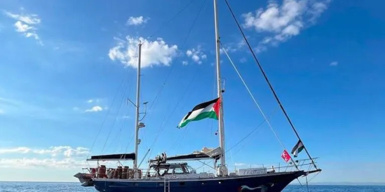 Com brasileiros, Flotilha da Liberdade leva ajuda humanitária a Gaza