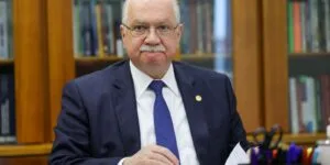 Leia mais sobre o artigo Edson Fachin é eleito presidente do STF; Moraes será o vice