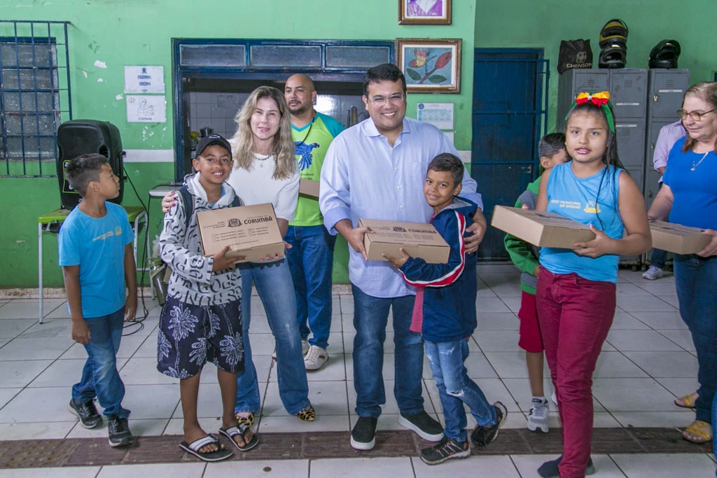 No momento, você está visualizando Corumbá inicia entrega de kits escolares a mais de 16 mil alunos da rede municipal