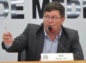 Leia mais sobre o artigo Vereador Bira solicita manutenção e melhorias na Praça Arcílio Oliveira e Souza, no Bairro Universitário