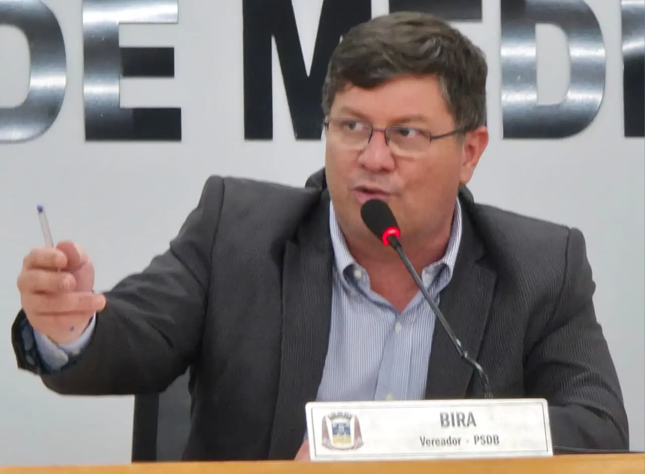 Leia mais sobre o artigo Vereador Bira solicita manutenção e melhorias na Praça Arcílio Oliveira e Souza, no Bairro Universitário