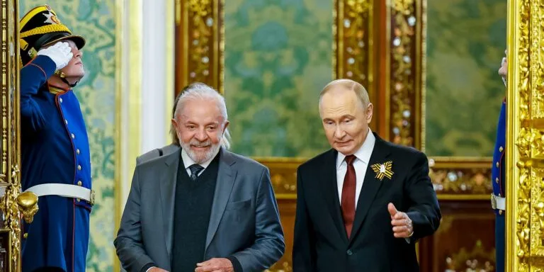 Lula recebe ligação de Putin e conversam sobre guerra na Ucrânia