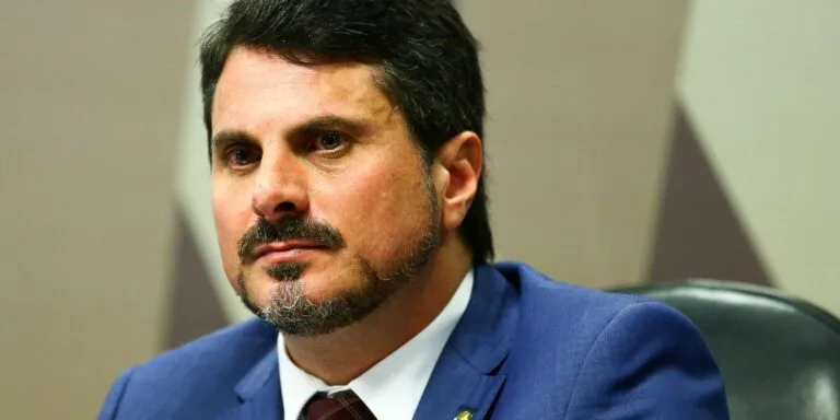 Moraes suspende uso de tornozeleira pelo senador Marcos do Val