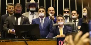 Leia mais sobre o artigo Oposição ocupa plenários por anistia a 8/01 e impeachment de Moraes