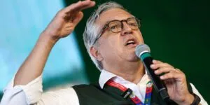 Leia mais sobre o artigo Padilha diz ser “ato covarde” cancelamento de vistos da filha e esposa
