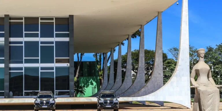 Moraes vota para tornar Eduardo Bolsonaro réu por tentar coagir STF