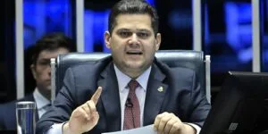 Leia mais sobre o artigo Alcolumbre manda arquivar PEC da Blindagem após rejeição de CCJ