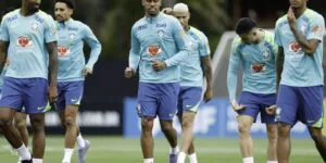 Leia mais sobre o artigo Ancelotti comanda primeira atividade com todos os convocados