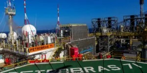 Leia mais sobre o artigo Brasil bate pela 1ª vez marca de 5 milhões de barris de petróleo e gás