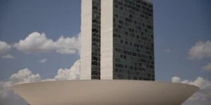 Leia mais sobre o artigo PGR envia ao STF parecer contrário a mandato remoto no Congresso