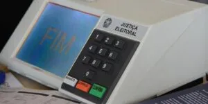 Leia mais sobre o artigo Com vetos, Lula sanciona limite para inelegibilidade por Ficha Limpa